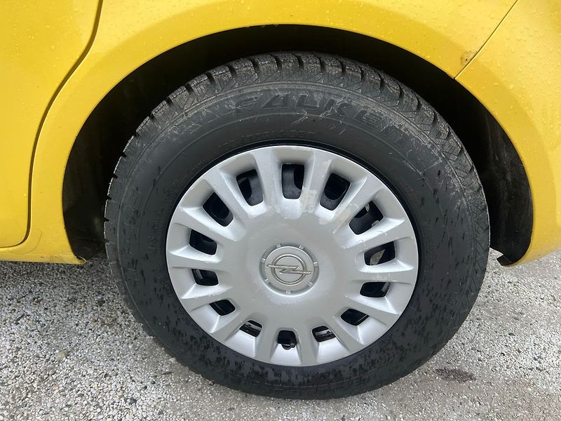 Opel Corsa 1.0i - fotka 14 z 14