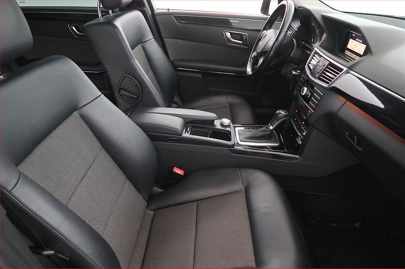 Mercedes-Benz Třídy E (2010) E 250 CDI, Automat, Navi - fotka 9 z 19