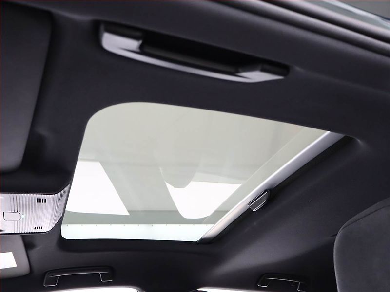 Volkswagen Golf (2026) 2.0 GTI Edition 50 - fotka 22 z 25