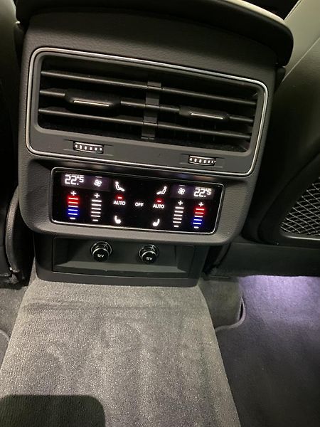 Audi RS Q8 ČR,1.MAJITEL,ZÁRUKA - fotka 33 z 33