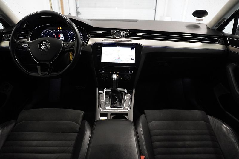 Volkswagen Passat 2,0 TSI 162kW DIGITAL, AUTOMAT - fotka 22 z 28