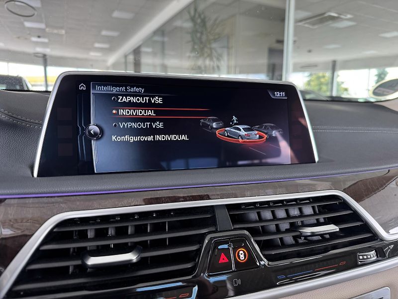 BMW Řada 7 730d xDrive*Laser*Dověry*Masáž - fotka 26 z 46
