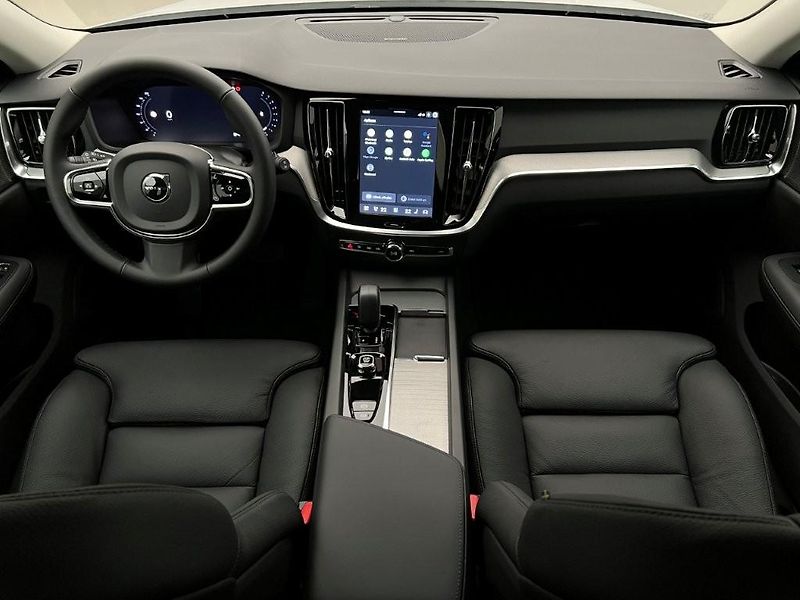 Volvo V60 (2026) B4 PLUS DARK AUT - fotka 2 z 44