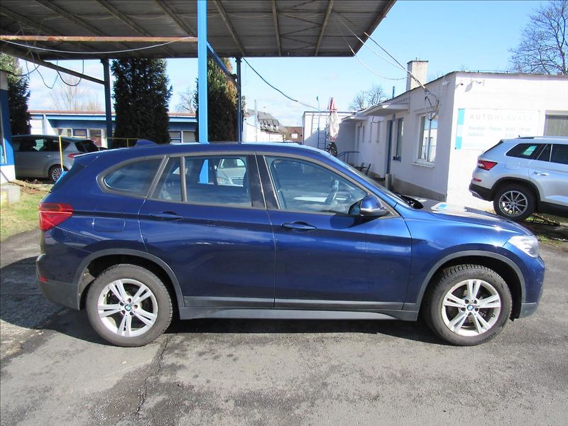 BMW X1 1,5 T sDrive 18i Manuál - fotka 8 z 32