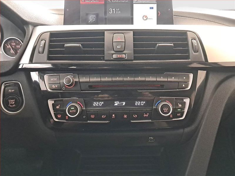 BMW Řada 3 (2017) Sport Line 320 d, Automat - fotka 17 z 18