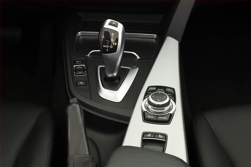 BMW Řada 4 (2017) 420d - fotka 11 z 18