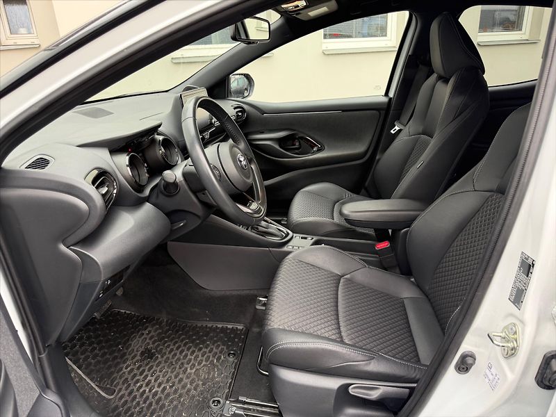 Toyota Yaris 1,5 Selection Style, Hybrid - fotka 9 z 19