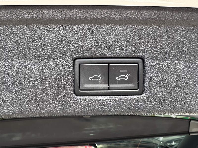 Volkswagen Touareg TDI 210kW R-Line Pano HuD DYN - fotka 26 z 28