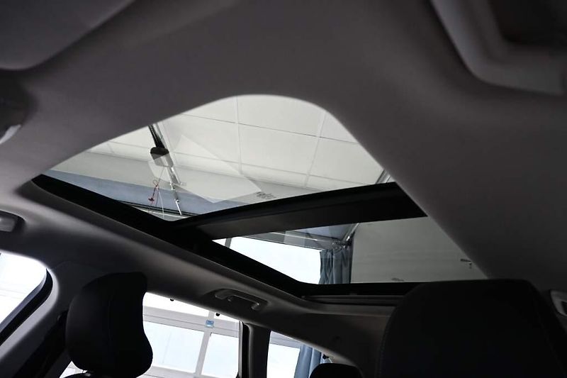 Ford Mondeo (2021) 2.0 140 KW LED SONY Titanium T - fotka 30 z 39