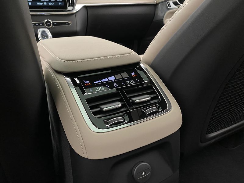 Volvo XC90 (2026) T8 AWD Plug-in BRIGHT ULTRA - fotka 74 z 75