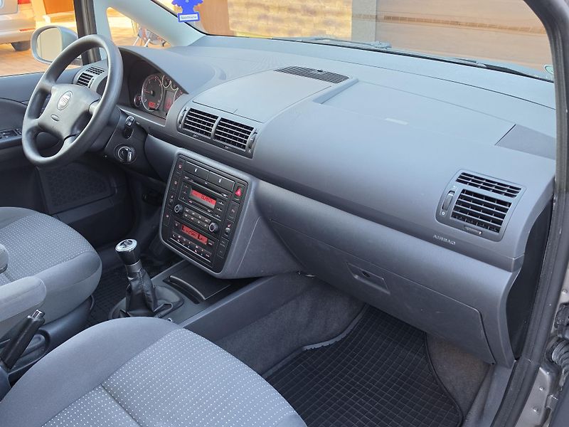 Seat Alhambra 2.0TDi 140PS REFERENCE*2xSADA* - fotka 35 z 46