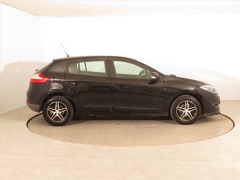 Renault Mégane (2014) Limited 1.6 16V, Tempomat - fotka 6 z 15
