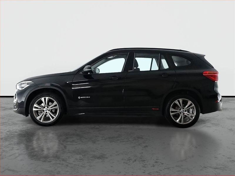 BMW X1 (2016) sDrive18d, Tempomat - fotka 3 z 18