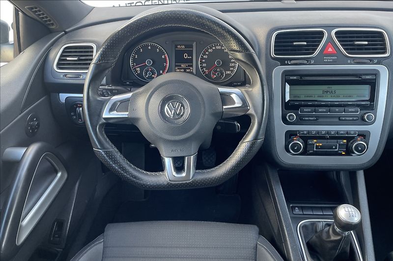 Volkswagen Scirocco 1,4 TSi,90kW,SPORT,serv.kn.,ST - fotka 13 z 23