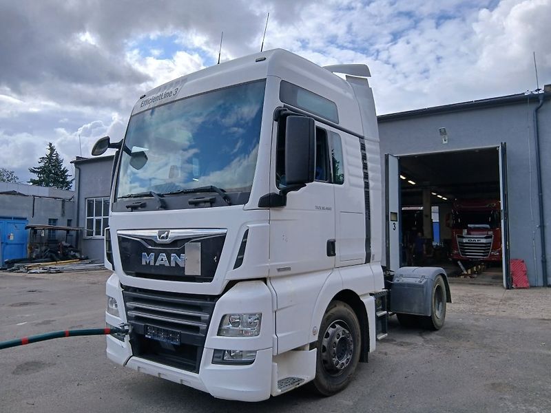 MAN TGX18.460 XXL EURO 6 POŠKOZENÝ - fotka 3 z 19