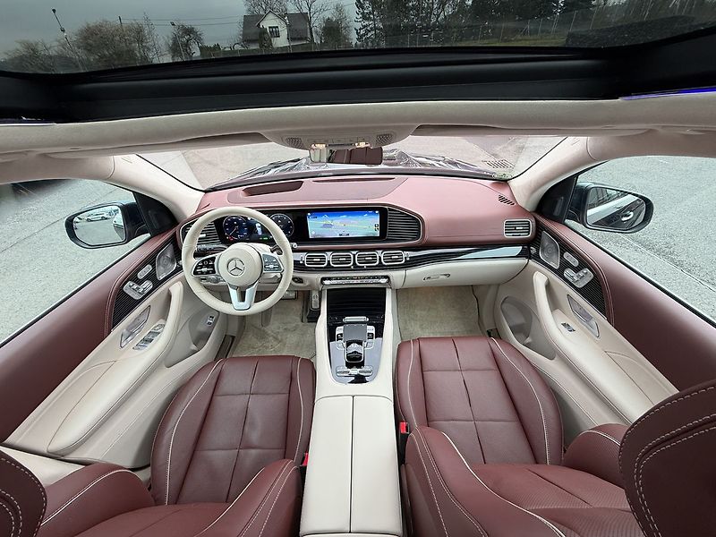 Mercedes-Benz GLS 4MATIC MAYBACH - fotka 16 z 38