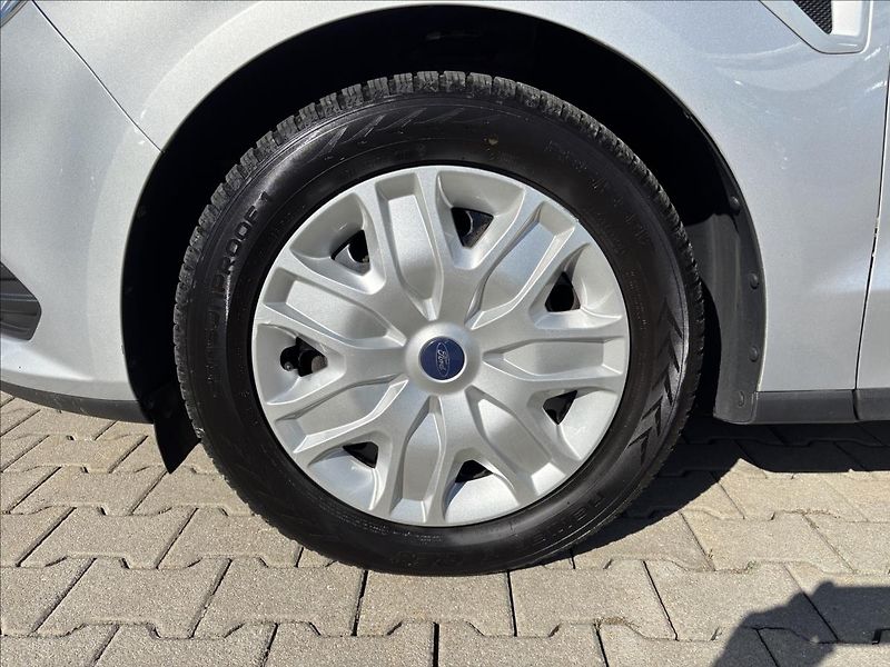 Ford S-MAX 2,0 TDCi 88 kW Trend - fotka 9 z 41