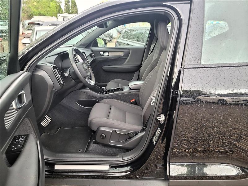 Volvo XC40 TWIN PLUS 408 PS,4X4,78KWh - fotka 9 z 50