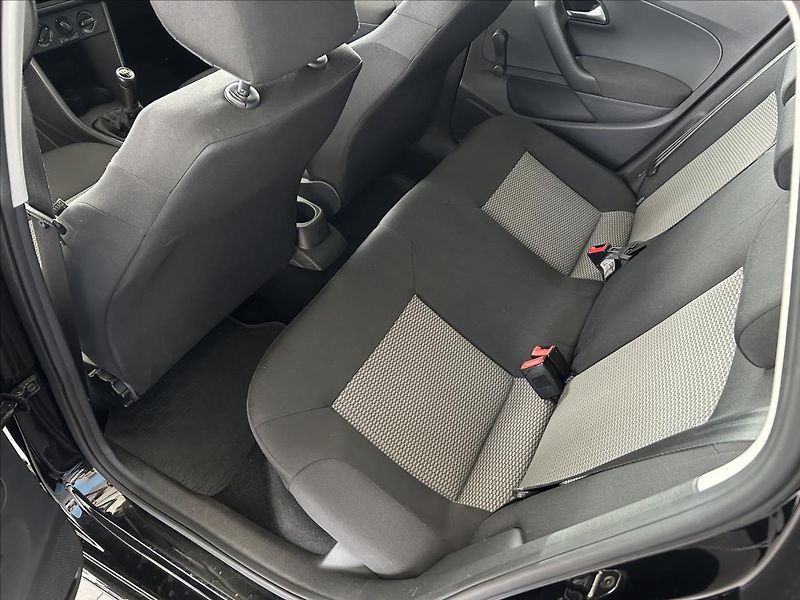 Volkswagen Polo 1,2   HTP,PO GO MOTORU,SERVISK - fotka 13 z 14