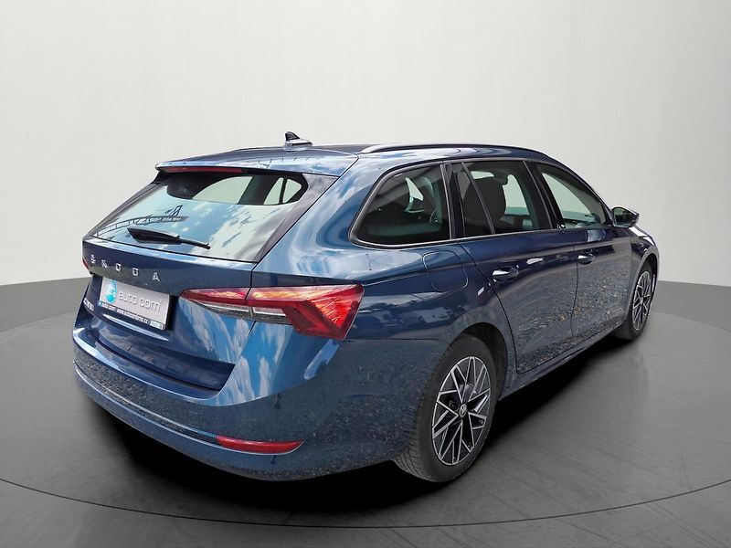 Škoda Octavia 2.0TDI DSG Style Virtual ACC - fotka 4 z 30