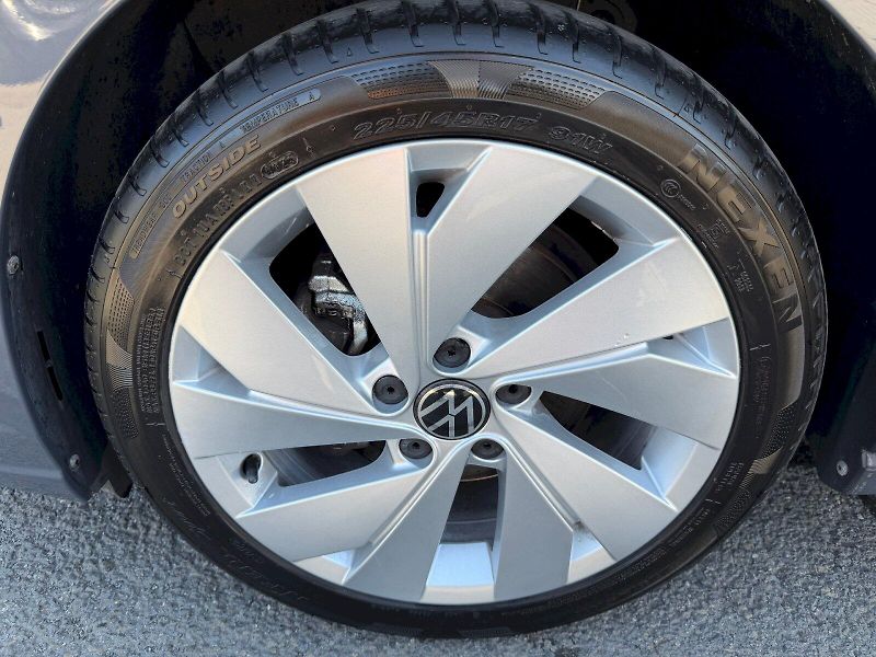 Volkswagen Golf (2025) 1.5 TSI 85kW People - fotka 35 z 35