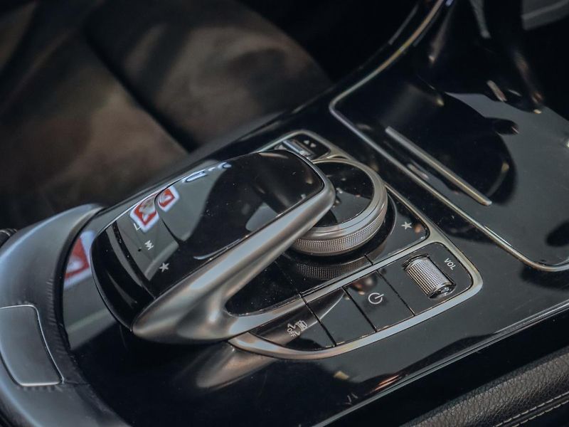 Mercedes-Benz GLC 250 4M AMG - fotka 16 z 24