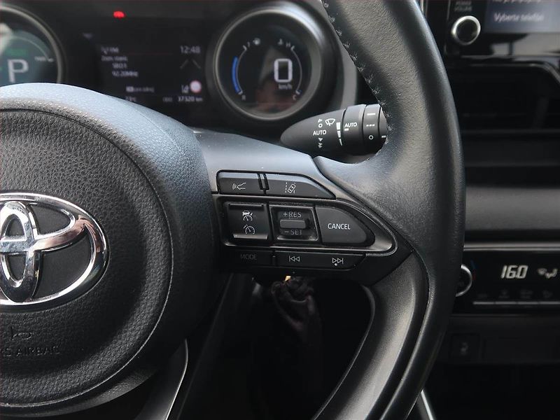 Toyota Yaris (2021) 1.5 VVT-i Hybrid, Automat - fotka 17 z 18