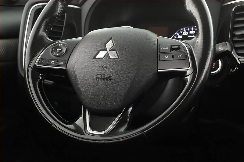 Mitsubishi Outlander (2017) 2.2 DI-D, 7 míst, Tempomat - fotka 13 z 14