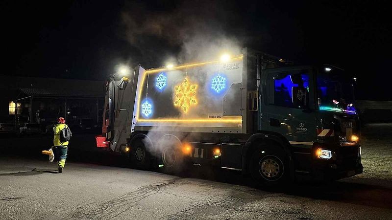 V Olomouci vyjely do ulic vánočně vyzdobené popelářské vozy, 5. prosince 2024