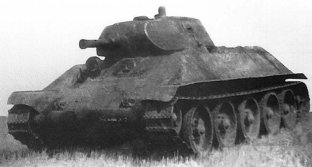 Prototyp středního tanku T-34, ještě pod projektovým názvem A-32., zdroj: Wikimedia Commons, Kharkov Machine Building Design Bureau, volné dílo