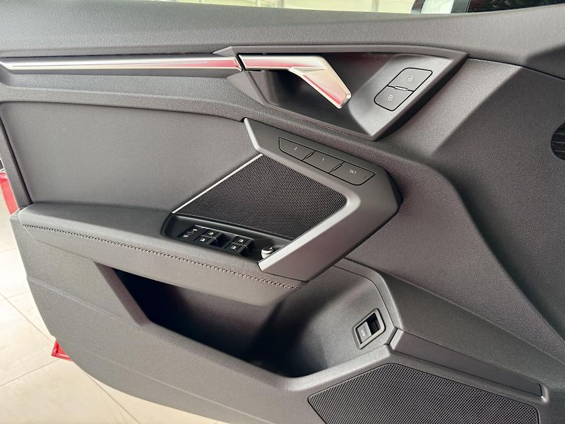 Audi S3 2,0TFSI Quattro*228kW*Head-Up - fotka 28 z 36