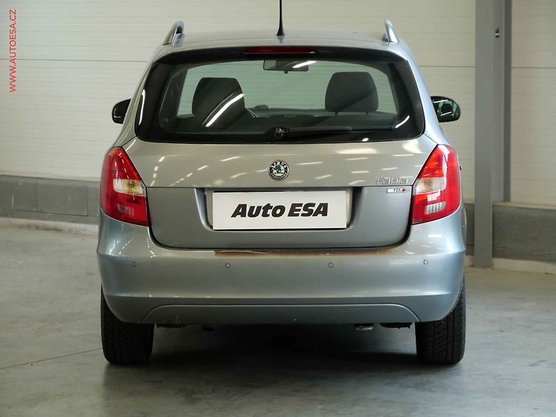 Škoda Fabia (2012) 1.6 TDi, Ambiente, park - fotka 5 z 17