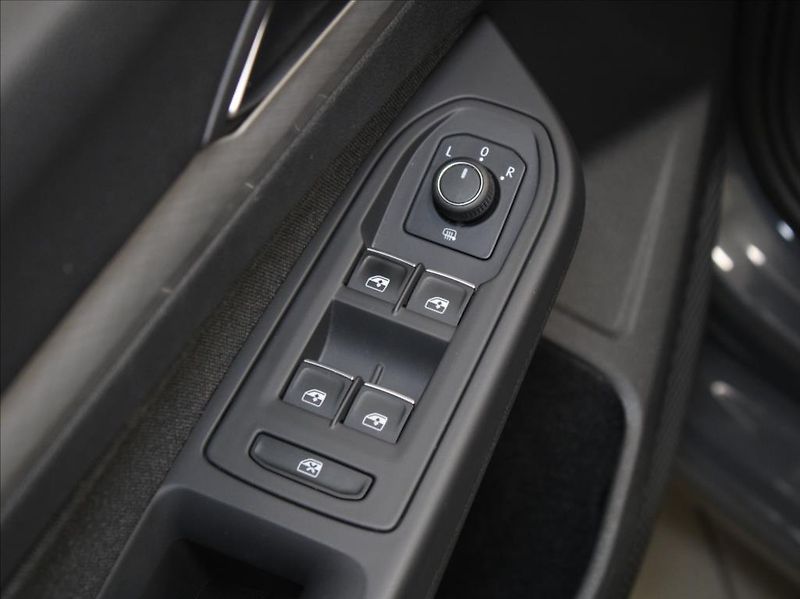 Volkswagen Golf 1,0 TSi DSG Life Var.54tkm.ČR - fotka 16 z 22