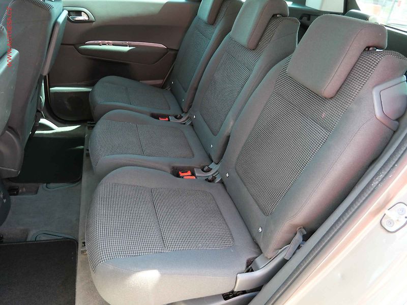 Peugeot 5008 (2015) 1.6 BlueHDi, ČR, Allure, navi - fotka 10 z 21