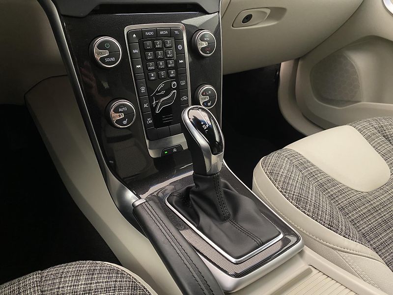 Volvo V40 CC D3 MOMENTUM AUT  - fotka 25 z 43