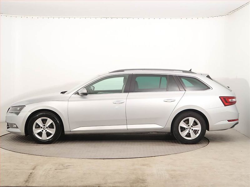 Škoda Superb (2017) 1.6 TDI, Kůže, Navi, Bi-Xenony - fotka 3 z 14