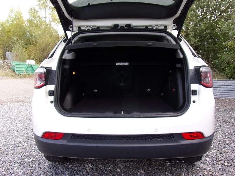 Jeep Compass  2.0M-Jet4X4 LONGITUDE 85000KM - fotka 19 z 26