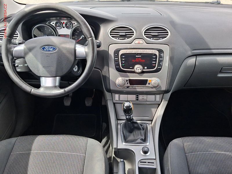 Ford Focus (2008) 1.6i, Klima - fotka 8 z 16