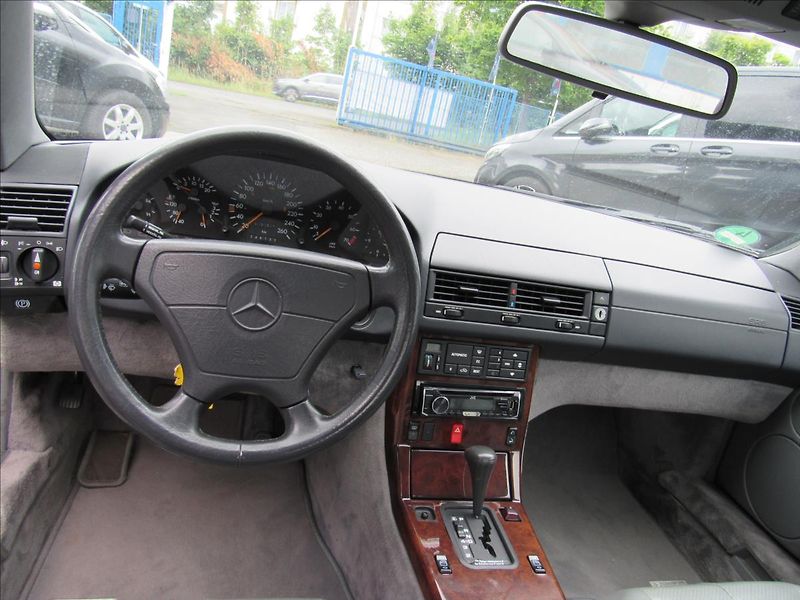 Mercedes-Benz SL 3,2 Hardtop-Cabrio - fotka 28 z 54