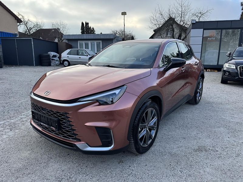 Lexus LBX (2025) 1.5 hybridní/Benzín ELEGANT T. - fotka 4 z 28