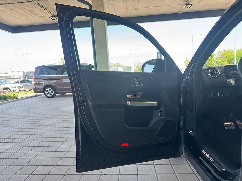 Mercedes-Benz GLB 200d 4M - fotka 20 z 21