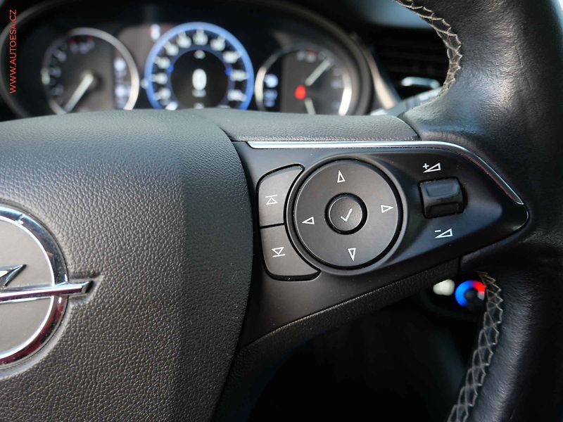 Opel Insignia (2019) 2.0 CDTi, Ultimate, AT, LED - fotka 13 z 26