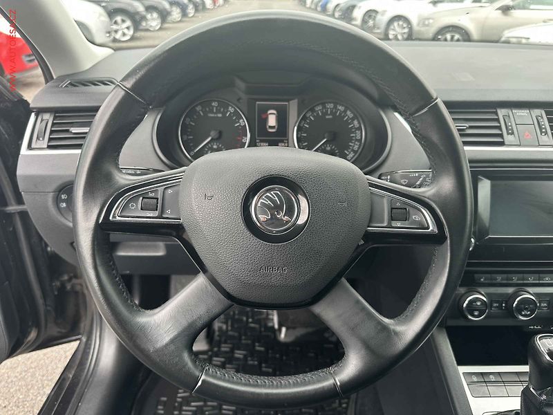 Škoda Octavia (2015) 1.2 TSi, Ambition, park. - fotka 11 z 16