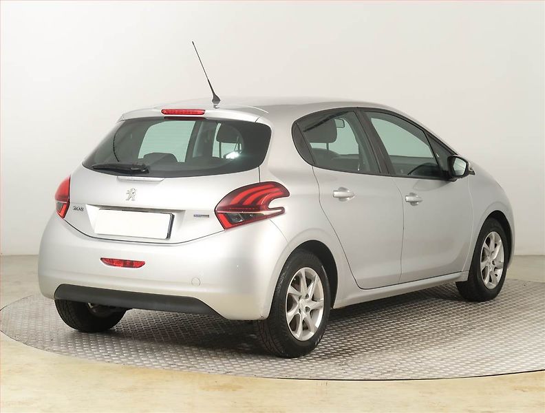 Peugeot 208 (2017) 1.2 PureTech, Tempomat - fotka 5 z 16