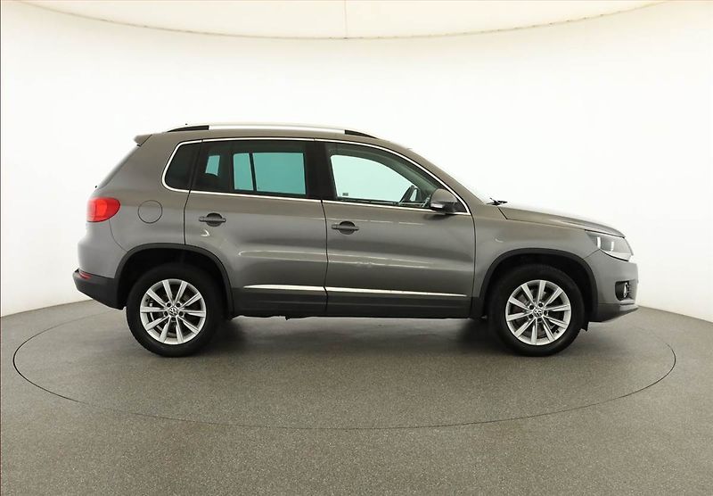 Volkswagen Tiguan (2012) 2.0 TDI, Tempomat - fotka 6 z 17
