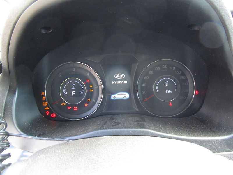 Hyundai i40 (2016) 1,7CRDI-104KW-AUTOMAT - fotka 13 z 20