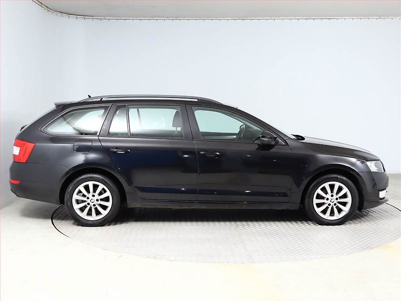 Škoda Octavia (2015) Ambition 1.6 TDI, Navi - fotka 6 z 14