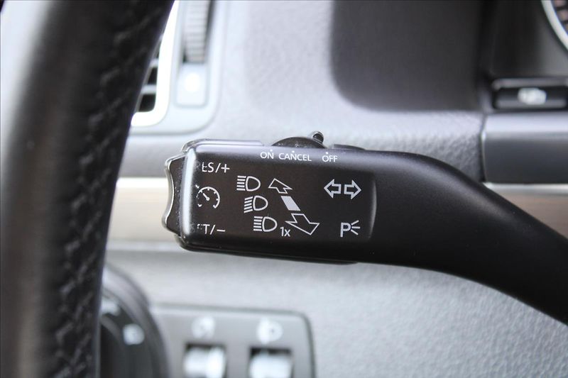 Volkswagen Touran 1,2 TSI  7 MÍST,VÝHŘEVY - fotka 18 z 29