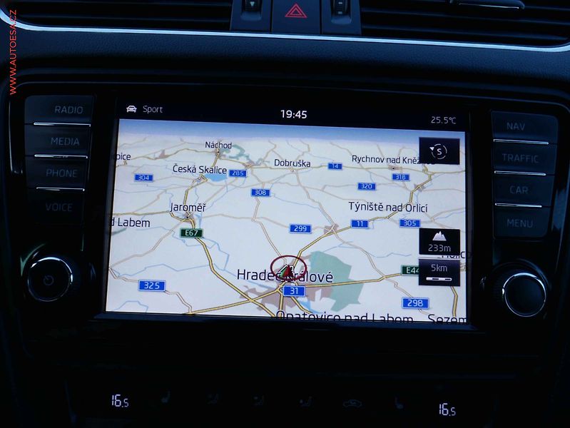 Škoda Octavia (2015) 2.0 TDi, RS Challange, DSG - fotka 13 z 20