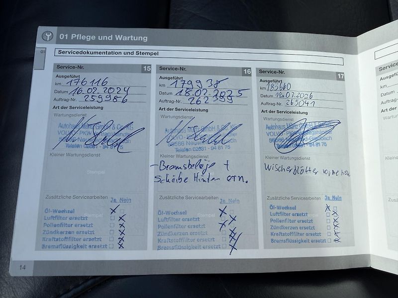 Volvo V70 2.4 D5 KŮŽE NAVIGACE SERVISKA - fotka 40 z 44